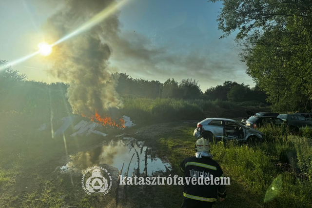 Hulladéktűz a Perint-patak partján