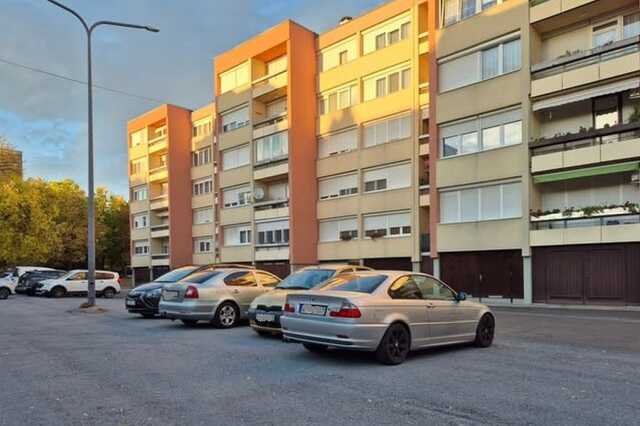 Parkoló a Pázmányon