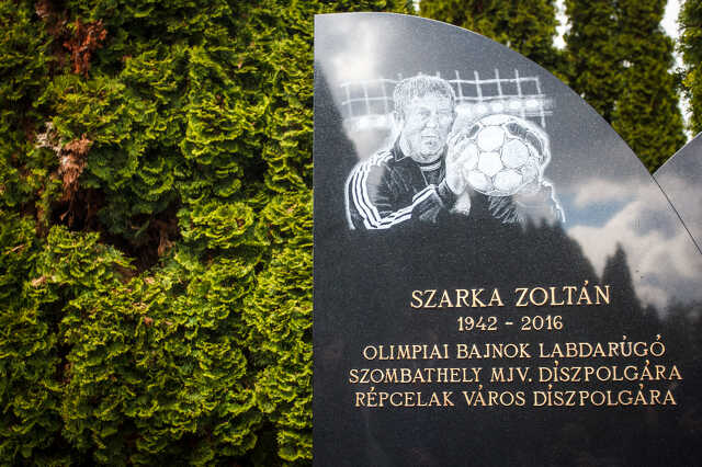 Szarka Zoltán síremlékének szentelése