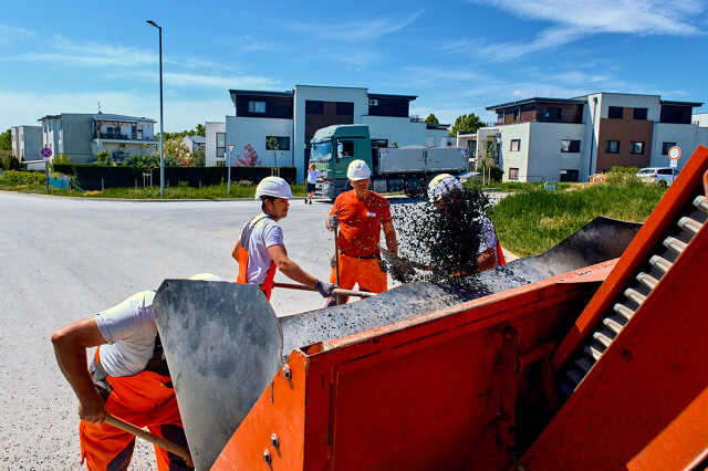 Síp utca bitumenezése több rétegben