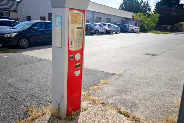Szova parkoló a vasútnál