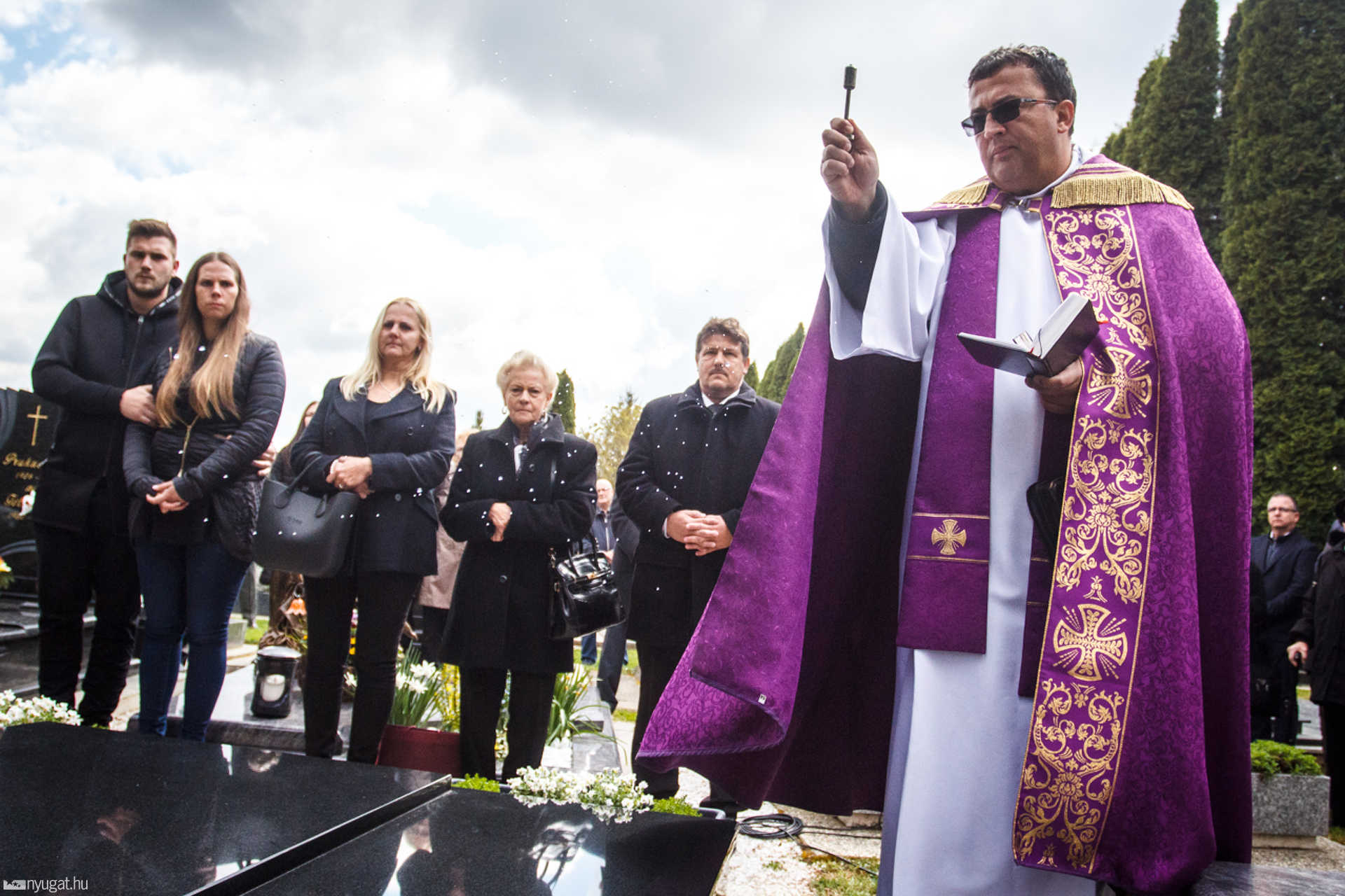 Szarka Zoltán síremlékének szentelése