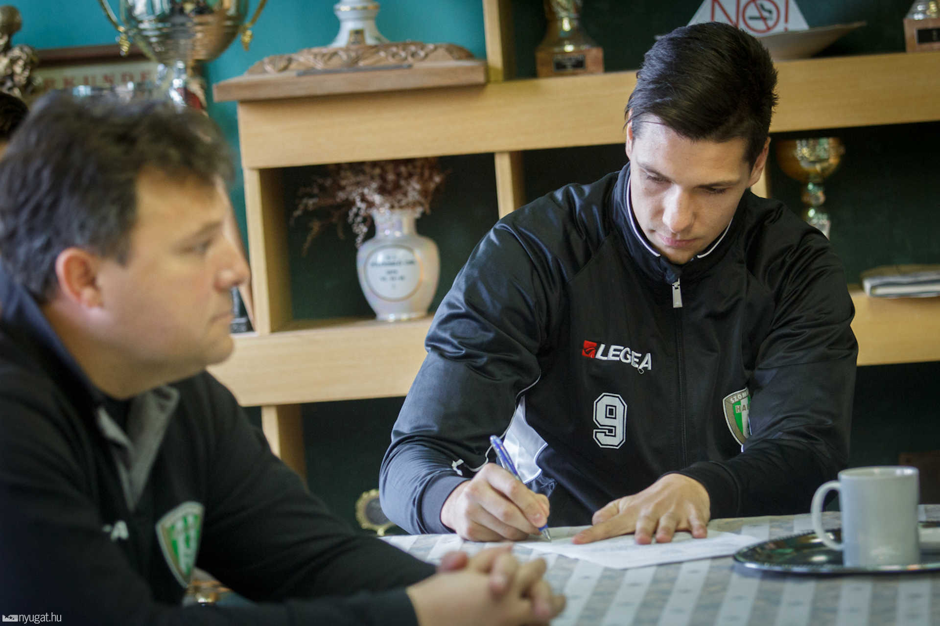 Radó, Németh, Medgyes hosszabbított, Dvorschák és Gyürü aláírt